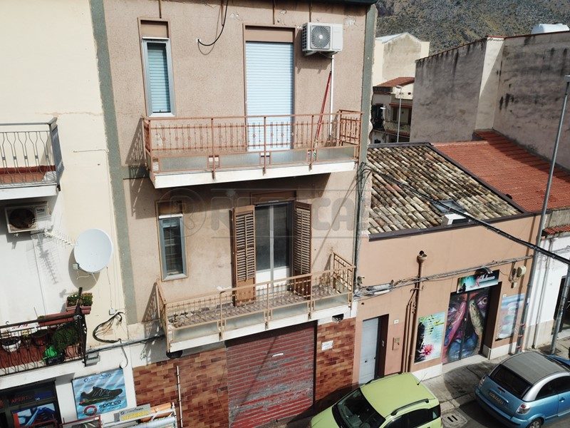 Immobile commerciale in Vendita a Palermo, 54'000€, 65 m²