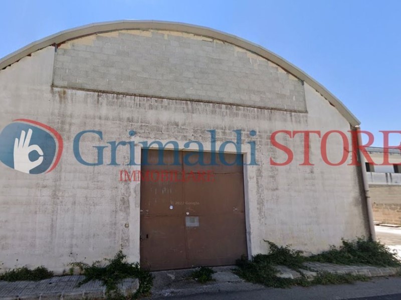 Capannone in Vendita a Calimera, 210'000€, 406 m²