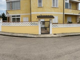 Casa Indipendente in Vendita a Porto Torres, 290'000€, 280 m², con Box