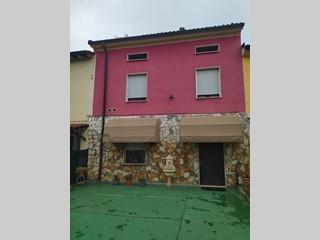 Casa Indipendente in Vendita a Motta Baluffi, 150'000&euro;, 248 m², arredato