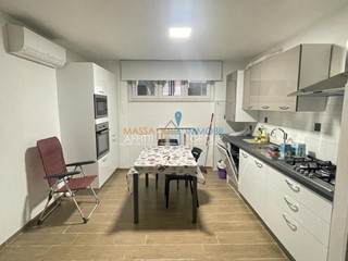 Trilocale in Vendita a Carrara, zona Marina Di Carrara, 120'000€, 61 m²