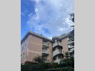 Appartamento in Vendita a Roma, 330'000€, 120 m², con Box