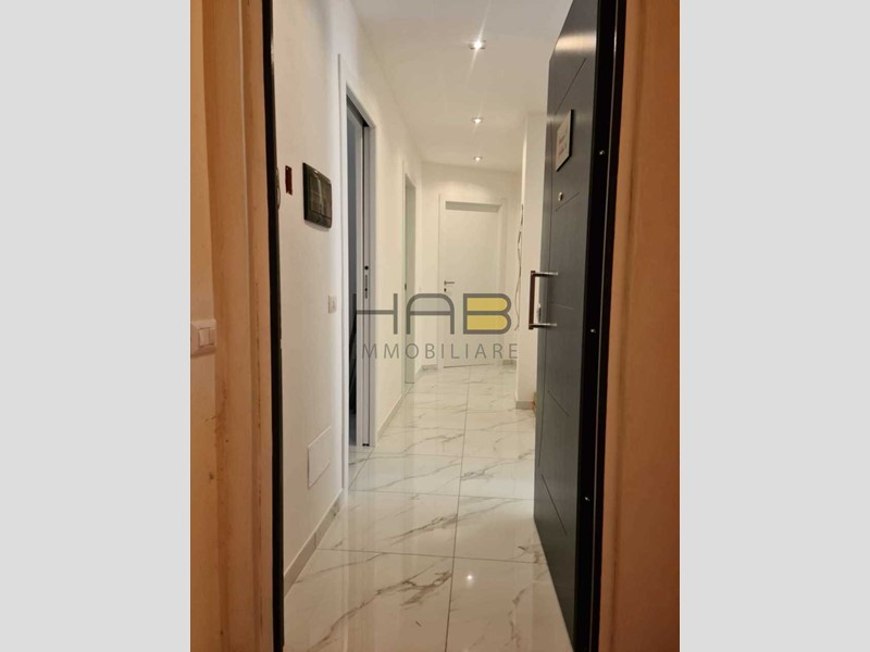 Trilocale in Vendita a Busto Arsizio, 179'000€, 98 m²