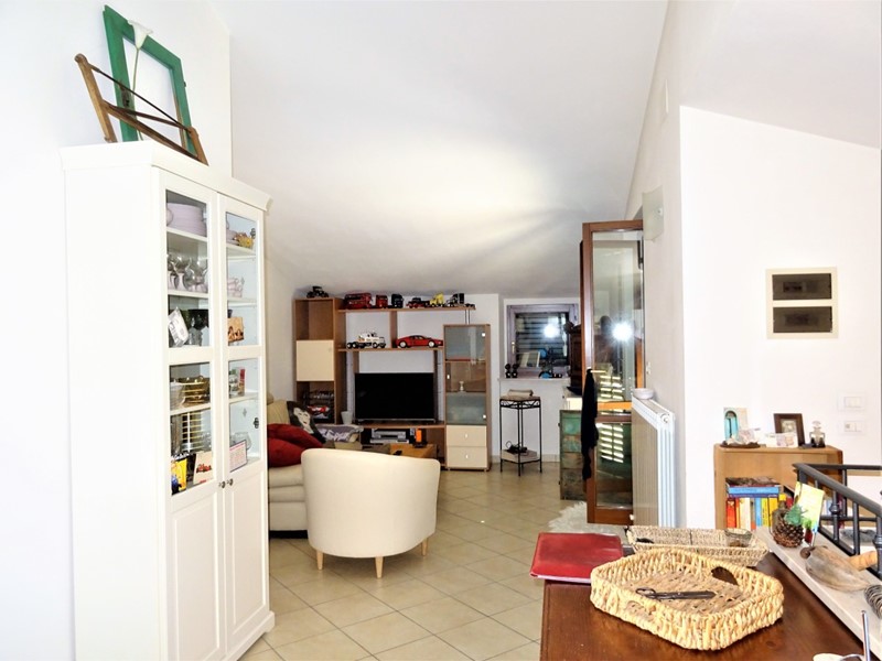 Trilocale in Vendita a Monte Porzio, zona Castelvecchio, 115'000€, 78 m², arredato, con Box