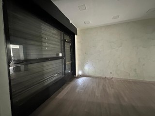 Attività commerciale in Vendita a Cinisello Balsamo, zona Cinisello, 45'000€, 38 m²