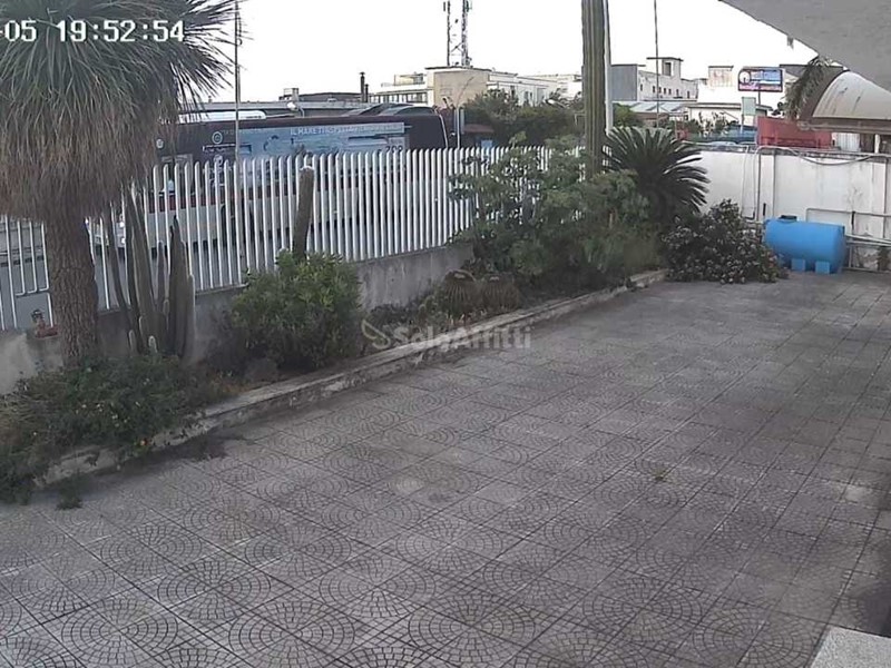 Capannone in Affitto a Reggio Calabria, 2'000€, 160 m²