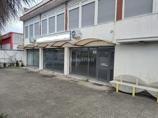 Capannone in Affitto a Reggio Calabria, 2'000€, 160 m²