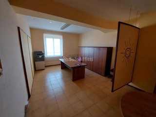 Ufficio in Affitto a Foiano della Chiana, zona Centro, 275&euro;, 30 m², arredato