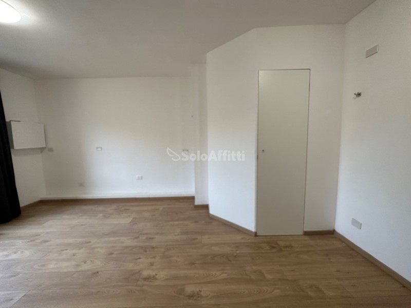 Ufficio in Affitto a Latina, 350€, 20 m²