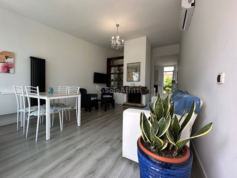 Villa in Affitto a Latina, zona Foce verde, 1'500€, 90 m², arredato