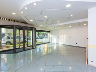 Capannone in Affitto a Busto Arsizio, zona Frati, 1'300€, 146 m²