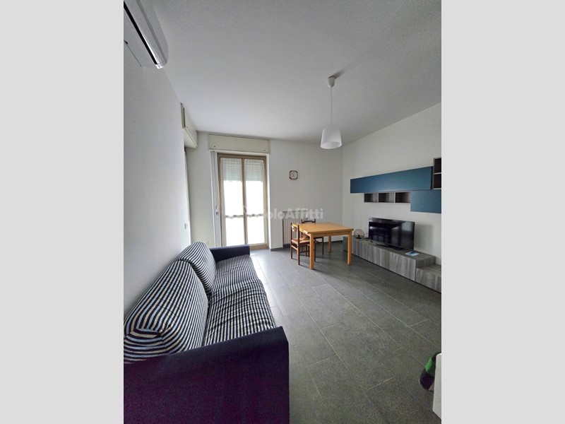 Bilocale in Affitto a Milano, zona Navigli Famagosta, 1'000€, 72 m², arredato