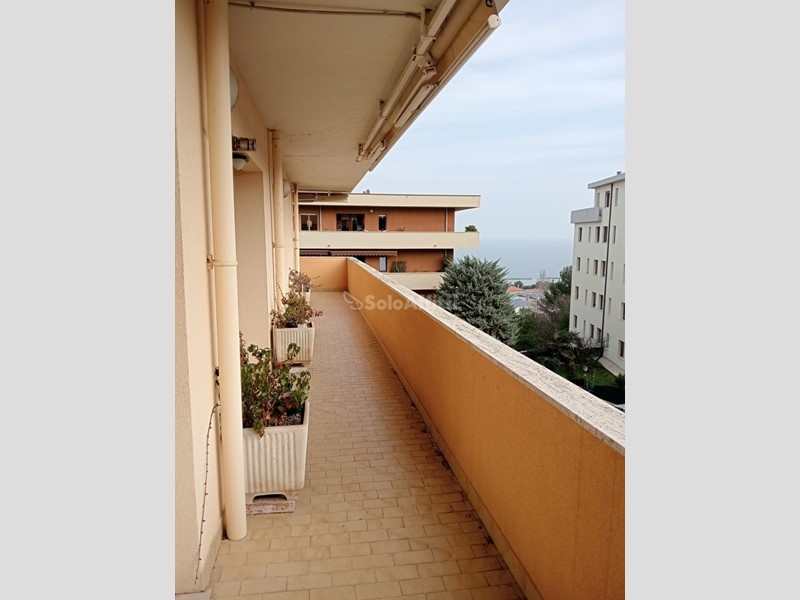 Quadrilocale in Affitto a Falconara Marittima, zona Falconara alta, 700€, 100 m²