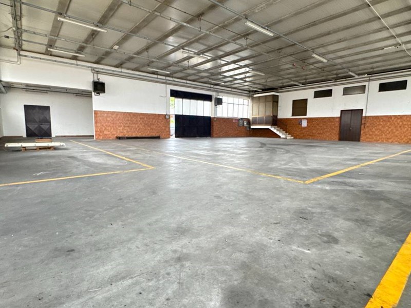 Capannone in Vendita a Rezzato, 725'000€, 892 m², con Box