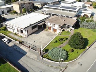 Capannone in Vendita a Rezzato, 725'000€, 892 m², con Box