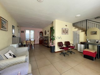 Quadrilocale in Vendita a Fosdinovo, zona Caniparola, 155'000€, 75 m²