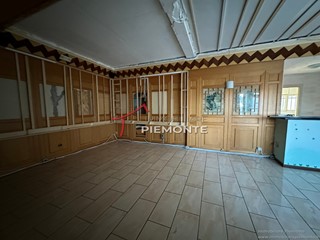 Immobile commerciale in Affitto a Grignasco, 2'500€, 350 m²