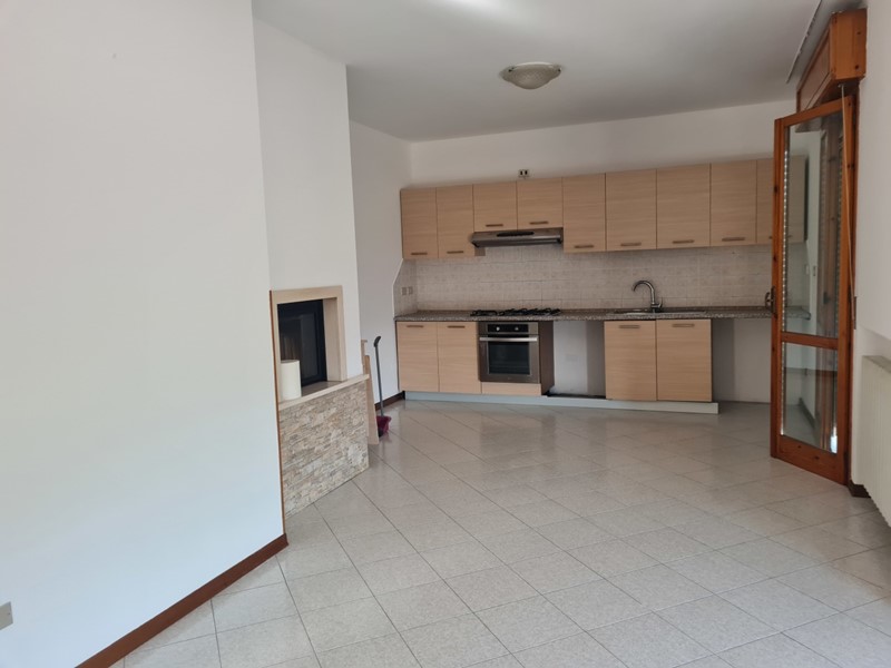 Casa Indipendente in Vendita a Sassofeltrio, zona Fratte, 210'000&euro;, 260 m², con Box