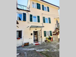 Casa Semi Indipendente in Vendita a Arcola, zona Romito Magra, 215'000€, 95 m²