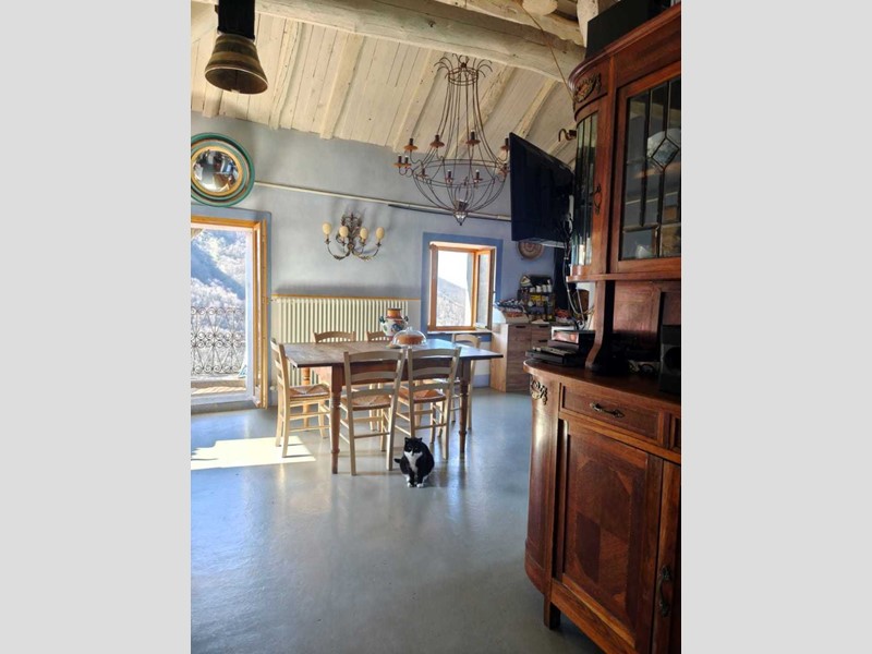 Casa Indipendente in Vendita a Comano, 270'000€, 240 m², arredato