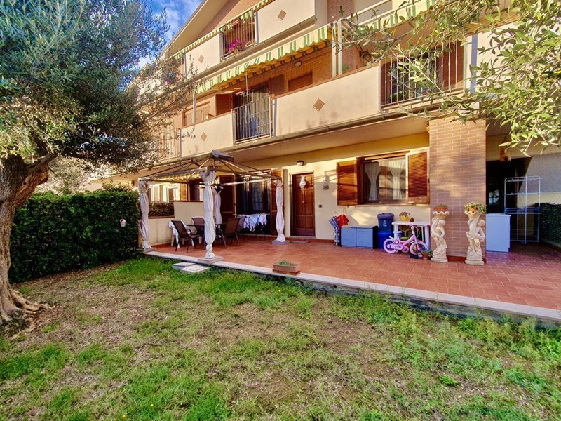 Trilocale in Vendita a Passignano sul Trasimeno, 149'000€, 93 m², con Box