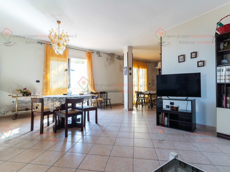 Appartamento in Vendita a Siracusa, zona Tunisi Grottasanta, 135'000&euro;, 120 m²