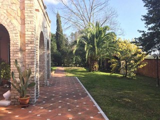 Villa in Vendita a Castelnuovo Magra, 1'500'000€, 510 m²