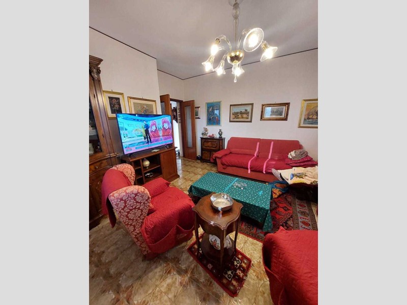 Appartamento in Vendita a Carrara, zona Fossola, 230'000€, 120 m², con Box