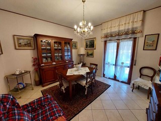 Appartamento in Vendita a Carrara, zona Fossola, 230'000€, 120 m², con Box