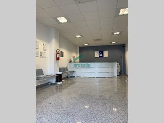 Capannone in Vendita a Modugno, zona Zona Industriale, 350'000€, 500 m²