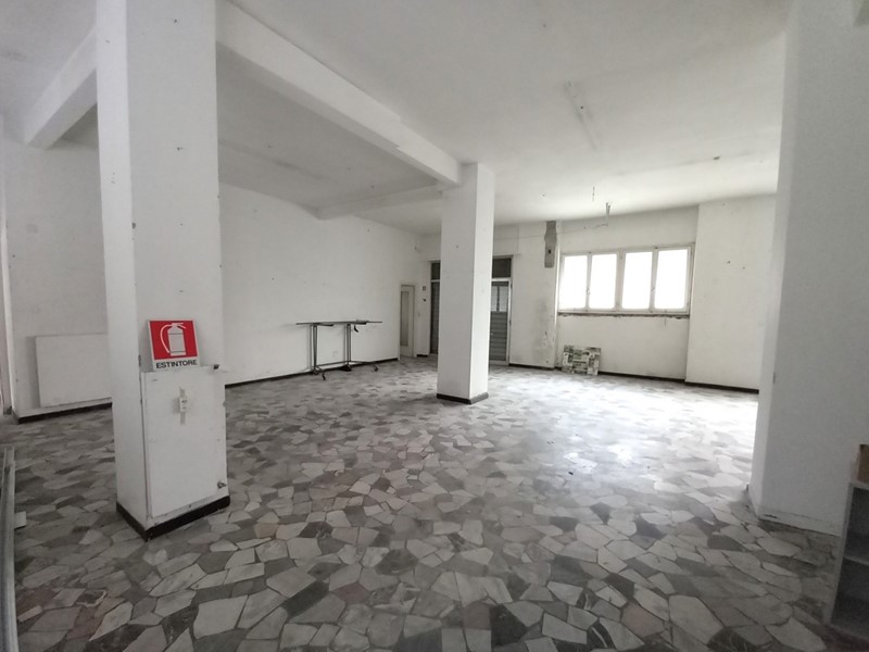 Immobile commerciale in Affitto a Recco, zona Valleverde, 800€, 146 m²