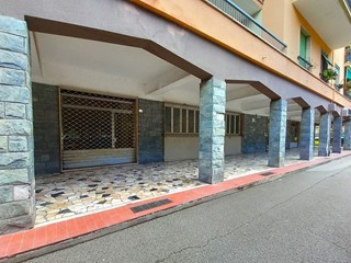 Immobile commerciale in Affitto a Recco, zona Valleverde, 800€, 146 m²