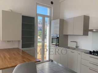Appartamento in Vendita a Ventimiglia, zona Centro, 330'000€, 135 m²