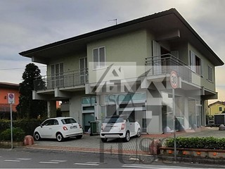 Immobile commerciale in Affitto a Lucca, zona San Marco, 1'400€, 150 m²
