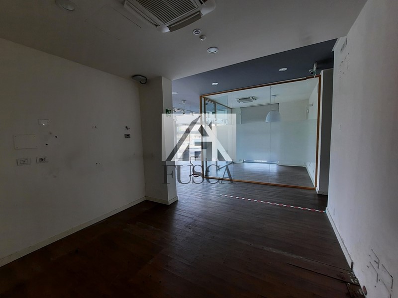 Immobile commerciale in Affitto a Lucca, zona San Marco, 1'400€, 150 m²