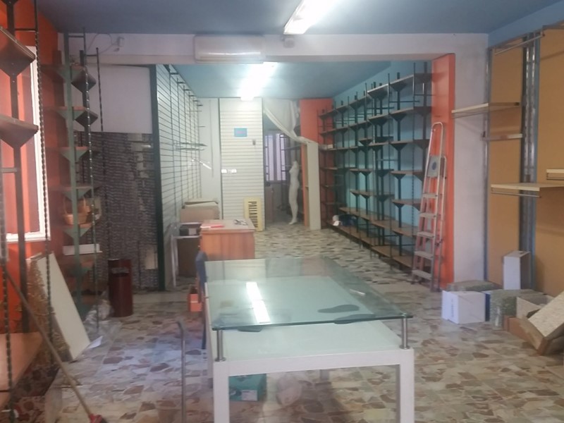 Capannone in Affitto a Lucca, zona Centro Storico, 2'000€, 217 m²