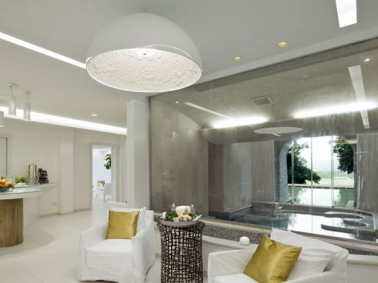 Attività commerciale in Vendita a Lucca, zona Centro Storico, 5'000'000€, 2300 m², con Box