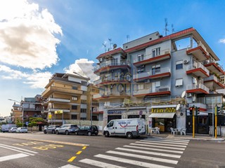 Trilocale in Vendita a Roma, zona Portuense, 289'000€, 114 m²