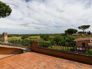 Appartamento in Vendita a Roma, zona Appia nuova, 848'000€, 248 m², con Box