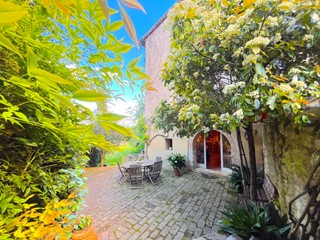 Casa Indipendente in Vendita a Cetona, 480'000€, 200 m²