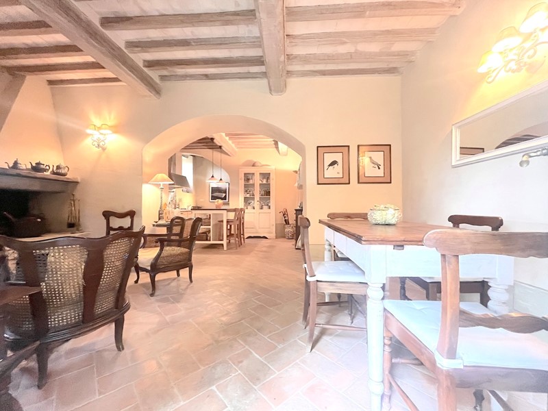 Casa Indipendente in Vendita a Cetona, 480'000€, 200 m²