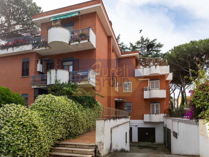 Quadrilocale in Vendita a Roma, zona Torre Gaia, 489'000€, 203 m²