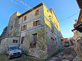 Quadrilocale in Vendita a Baschi, zona Morre, 68'000€, 103 m²