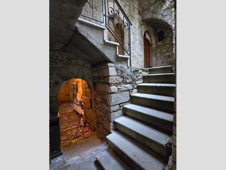 Quadrilocale in Vendita a Baschi, zona Morre, 68'000&euro;, 103 m²