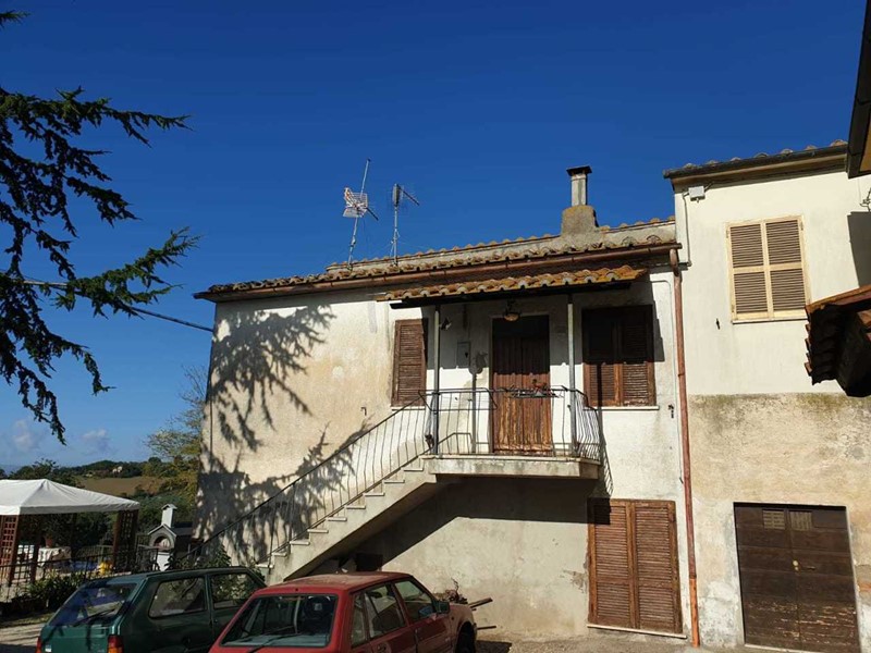 Appartamento in Vendita a Lugnano in Teverina, 36'000€, 100 m²