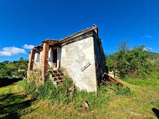 Casa Indipendente in Vendita a Amelia, 148'000€, 290 m²