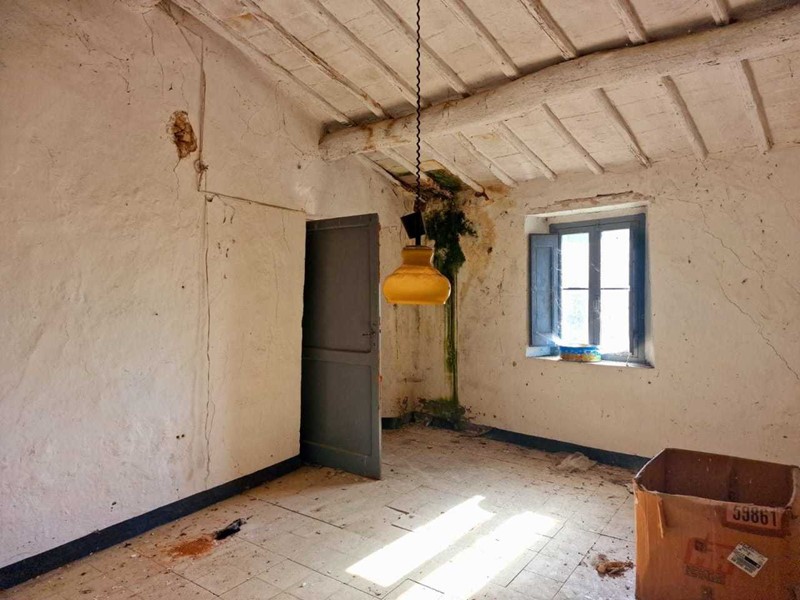 Casa Indipendente in Vendita a Amelia, 148'000€, 290 m²