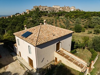 Casa Indipendente in Vendita a Lugnano in Teverina, 490'000€, 330 m², arredato