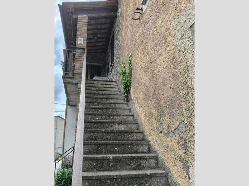 Casa Semi Indipendente in Vendita a Amelia, 39'000€, 89 m², arredato