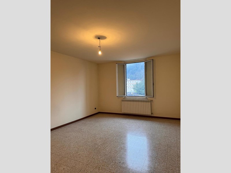 Appartamento in Vendita a Aulla, 135'000€, 200 m²